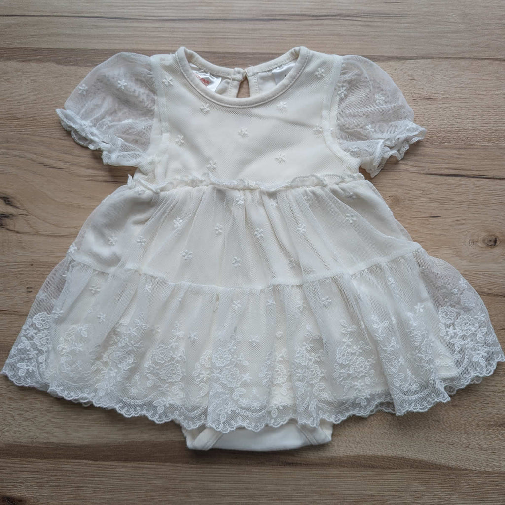 Tüll-Kleid mit bestickter Blütenkante Gr. 62