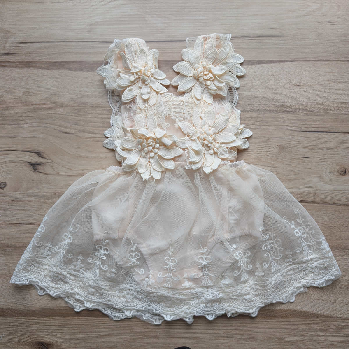 Trägerkleid mit Blüten Apricot Gr. 0-3 Monate